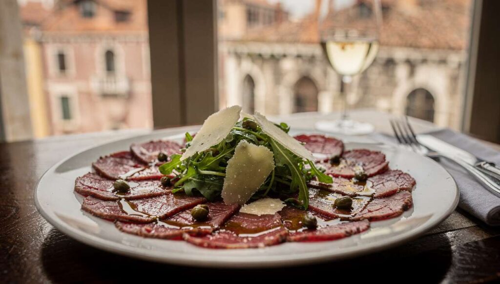 Storia del carpaccio, nato a Venezia per celebrare un pittore (e un'amica contessa)